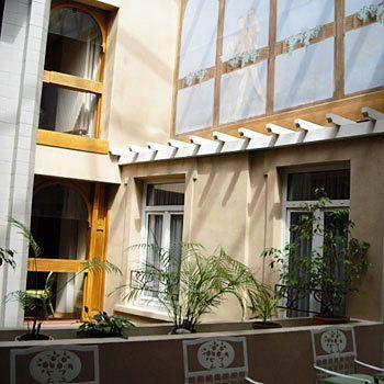 Le Grand Hotel Saint-Quentin  Exterior photo
