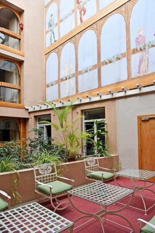 Le Grand Hotel Saint-Quentin  Exterior photo