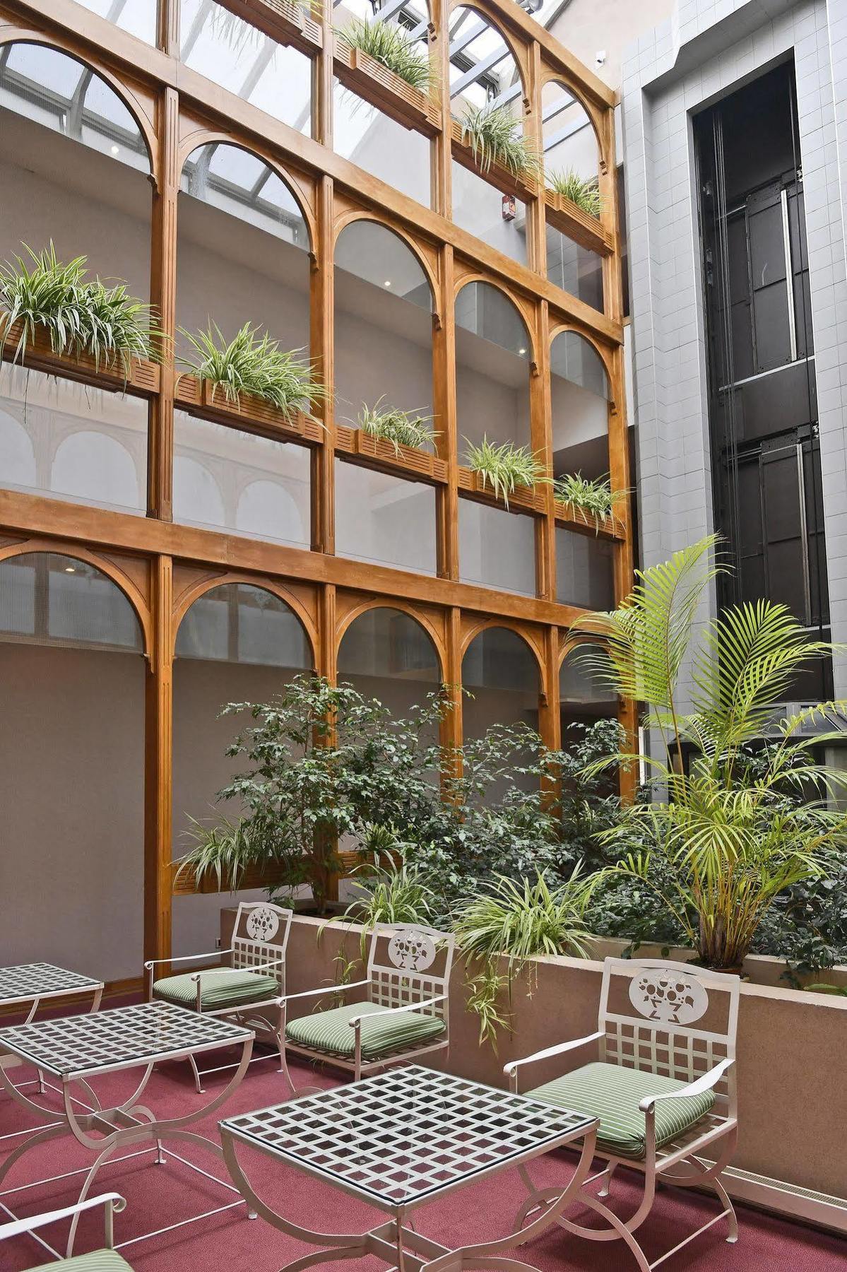 Le Grand Hotel Saint-Quentin  Exterior photo