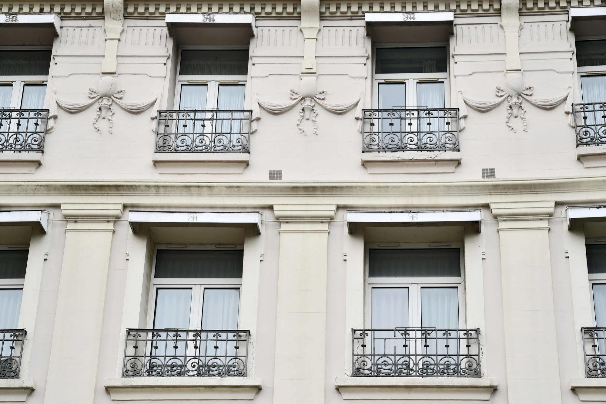 Le Grand Hotel Saint-Quentin  Exterior photo